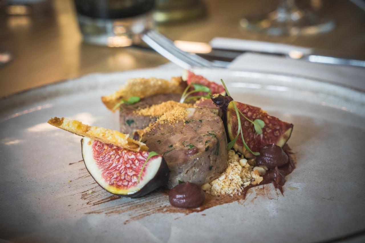 The Horse And Groom Inn ชิชิสเตอร์ ภายนอก รูปภาพ