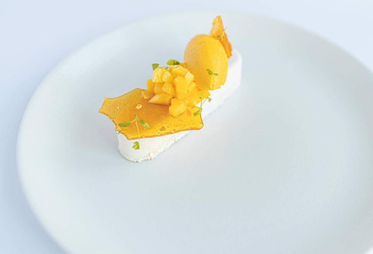 The Horse And Groom Inn ชิชิสเตอร์ ภายนอก รูปภาพ