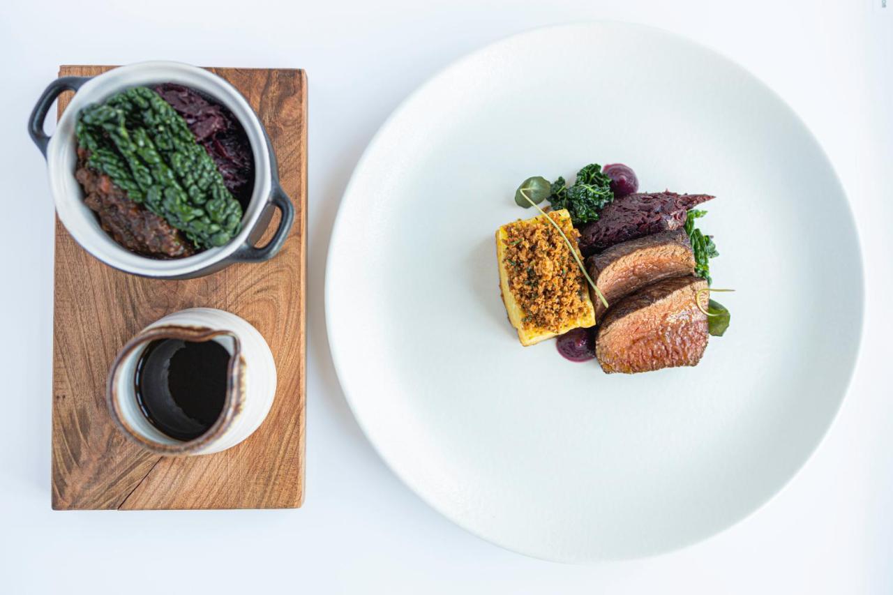 The Horse And Groom Inn ชิชิสเตอร์ ภายนอก รูปภาพ