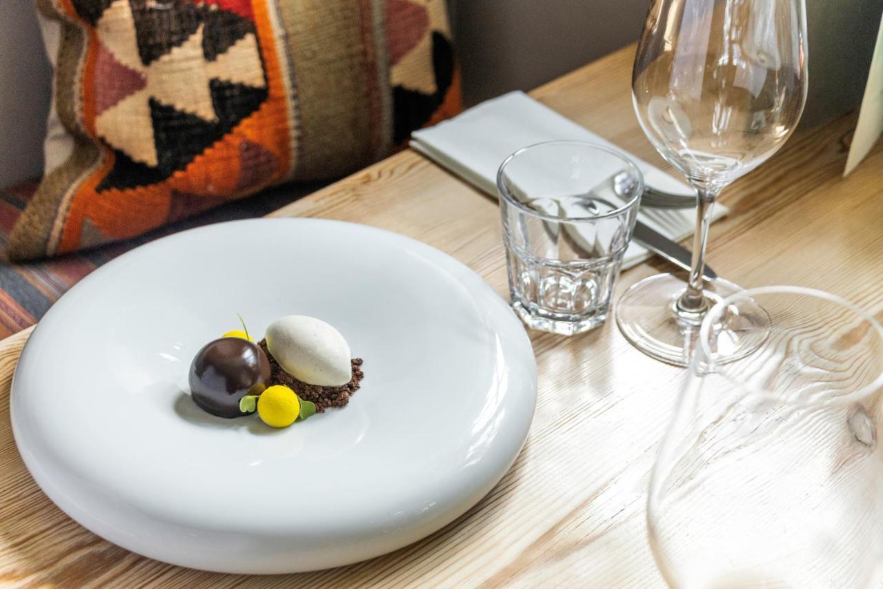 The Horse And Groom Inn ชิชิสเตอร์ ภายนอก รูปภาพ