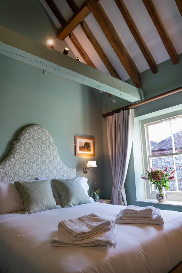 The Horse And Groom Inn ชิชิสเตอร์ ภายนอก รูปภาพ