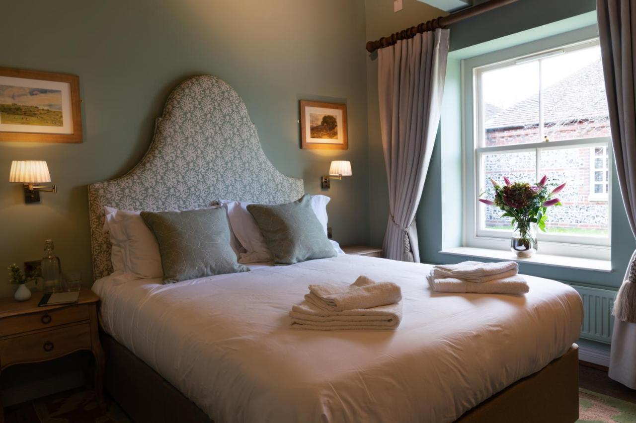 The Horse And Groom Inn ชิชิสเตอร์ ภายนอก รูปภาพ