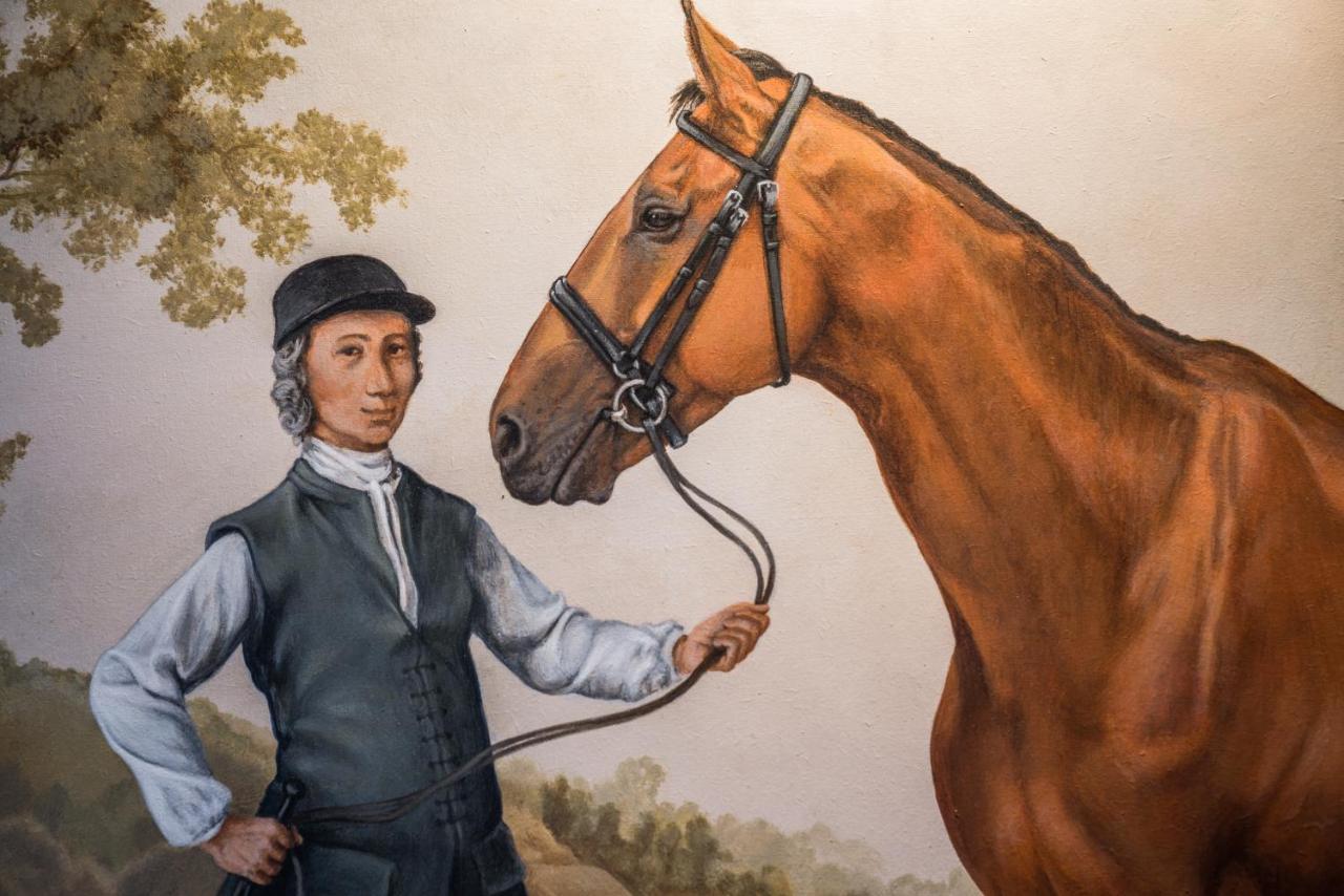 The Horse And Groom Inn ชิชิสเตอร์ ภายนอก รูปภาพ