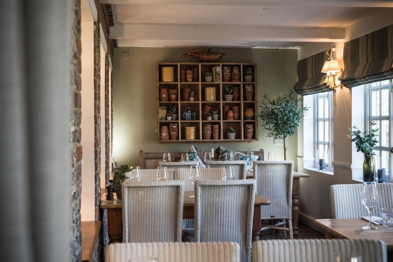 The Horse And Groom Inn ชิชิสเตอร์ ภายนอก รูปภาพ