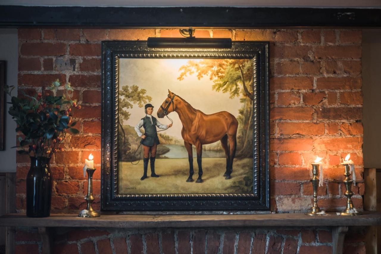The Horse And Groom Inn ชิชิสเตอร์ ภายนอก รูปภาพ